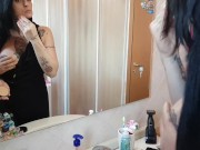 Milf viene sborrata in figa mentre si trucca 5/16