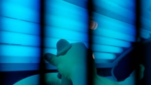 Watch me tense up as i cum on myself in this tanning bed