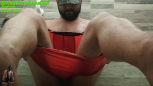 CAUGHT BUFFALO GUY SMOKING & PiSSING ONSELF AND MASTURBATES IN THE GYM TOIL