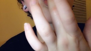watch me suck myself off my fingers