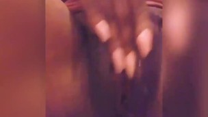 Playing wit this Fat pussy making her squirt