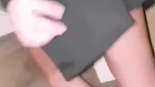 Chelsea naakt thuis op de trap