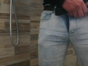TO BAD THERE WAS NO OTHER HOT  PISSING NEXT TO ME