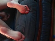 AMATEUR HANDJOB AND MULTIPLE CUMSHOT ON MY FEET