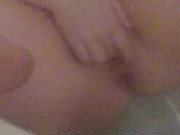 Bath tub squirting teen