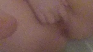 Bath tub squirting teen