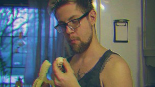 SEXY GUY SHOWS HOW TO EAT THAT BIG BANANA DICK! JOI