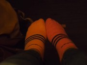 Teen Takes Off Socks And Stretches Her Toes 4/16