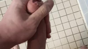 Quick Cum in Shower