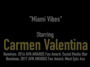 Finger Fucking Babe Carmen Valentina Bangs Her Box! 1/16