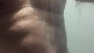 Manzo sborra copiosamente in palestra