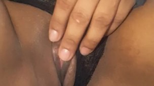 Milf rubbing fat pussy