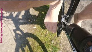In Feinstrumpfhose Fahrradfahren ** Foot Spaß **