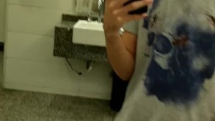 Risk jerking in a shopping toilet