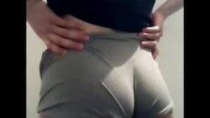 Chico masturbándose