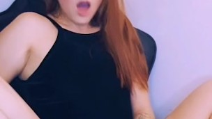 Teen masturbate with a big dildo after streaming