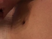 Cumshot auf meinen Bauch Nahaufnahme