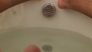 Twink plays with himself w/penis pump