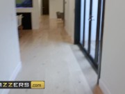 Brazzers - Milfs Kendra Lust is stalking for a Cocking - Screenshot 2 of 16 - Big Boobs