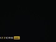 Brazzers - Milfs Kendra Lust is stalking for a Cocking - Screenshot 3 of 16 - Brazzers