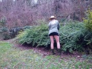 BLONDE TEEN GARDENER SHOWS HER ASS AND WANTS TO BE FUCKED OUTDOOR 1/16