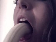 Deepthroating bananas - Screenshot 14 of 16 - Deepthroat