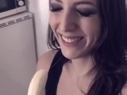 Deepthroating bananas - Screenshot 5 of 16 - Spanish