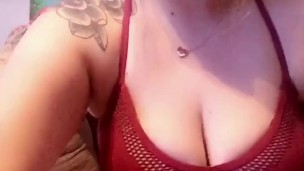 Chubby tattooed babe takes a dab in her panties