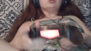 Dutchie plays games while she masterbates