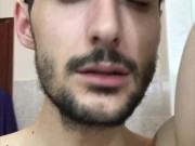 Beau mec prend son pied 1/16