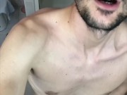 Beau mec prend son pied 10/16