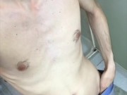 Beau mec prend son pied