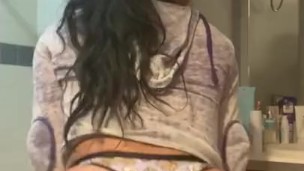 Latina makes fat ass clap