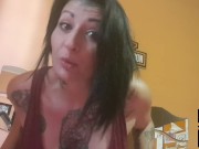 Milf indecisa tra cazzo e figa 4/16