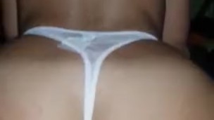 Que rico cogemos con mi novia, se cambia tangas mientras lo hacemos