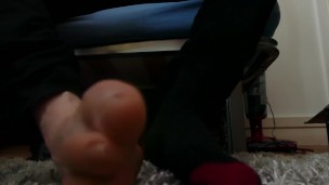 Lèche mes pieds puants après les cours - bottes, chaussettes, pieds nus