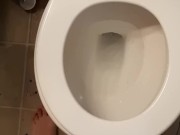 Messy Pee Splashing Everywhere 4/16