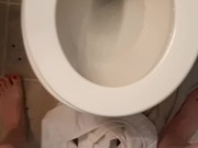 Messy Pee Splashing Everywhere 5/16