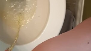 Messy Pee Splashing Everywhere