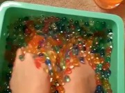 Feet in slippery Balls 15/16