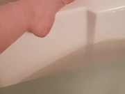 Pissing in the tub 14/16