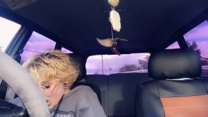 desperate loud pulls over to make herself cum