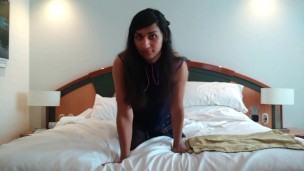 chica trans super sexi masturbandose con las piernas