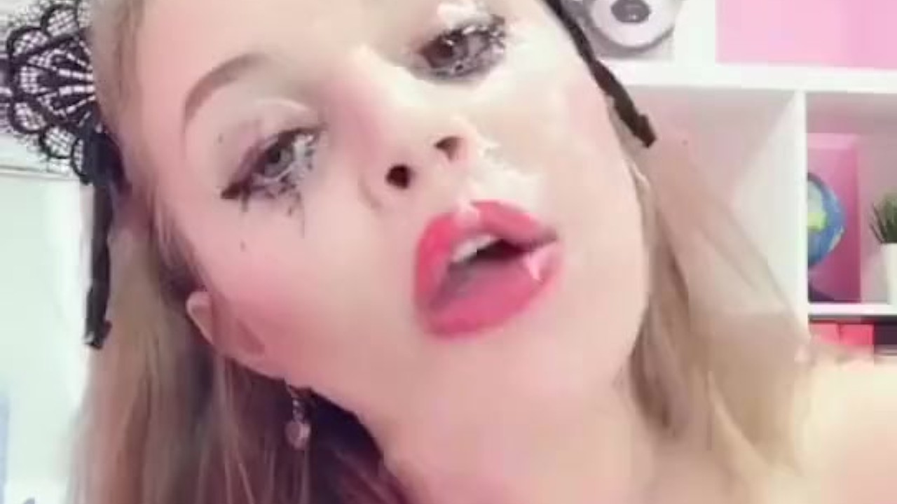 Sloppy deepthroat spit drool covered wrecked face throat bulge