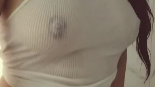 Primer video. Tocandome mientras me ducho