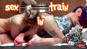 Travesti fodeu namorada no trem enquanto ninguém vê