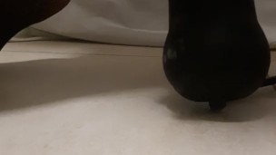 Tranny huge inflatable dildo in ass