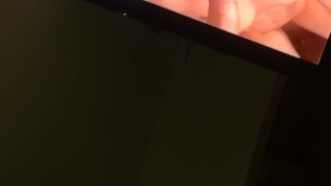 PLAYING WITH MY WET PUSSY TO PORN IN HOTEL ROOM