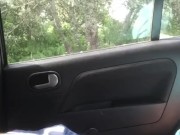 Смотрит на selfsuck на улице 1