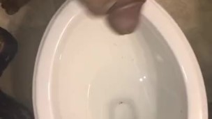 Sneaking in a quick cumshot